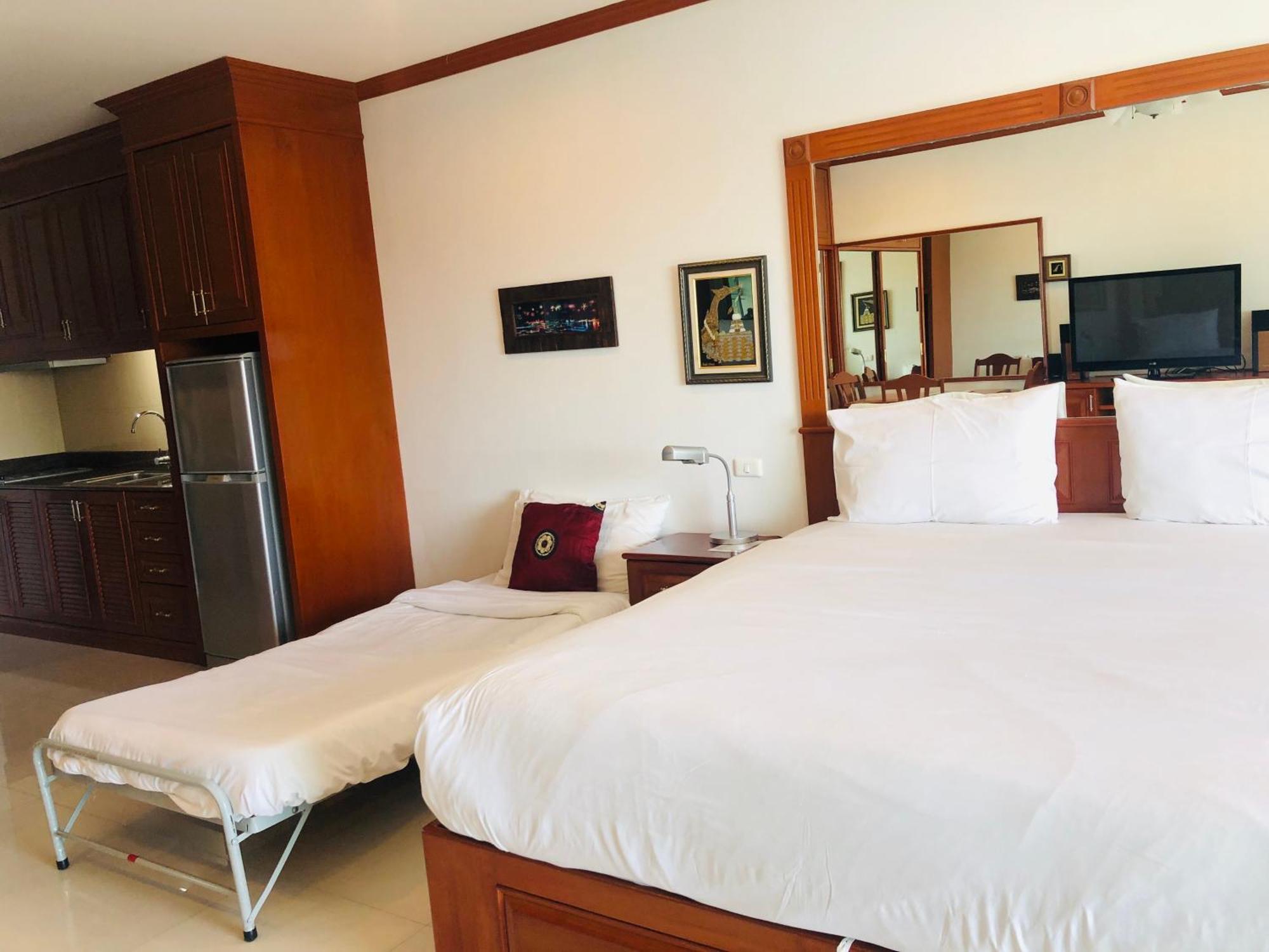 View Talay 6 Pattaya Beach Apartment By Honey Kültér fotó