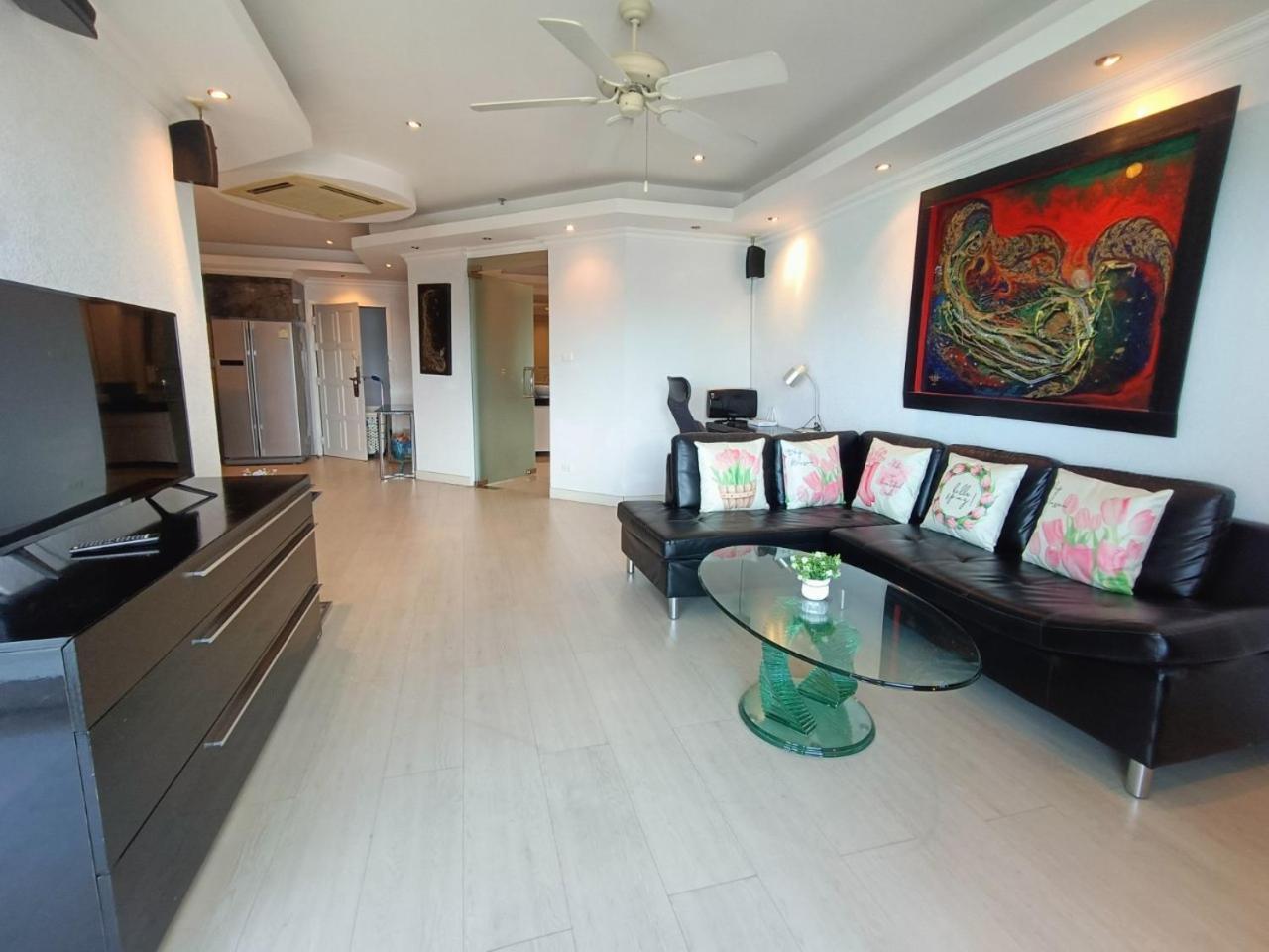 View Talay 6 Pattaya Beach Apartment By Honey Kültér fotó