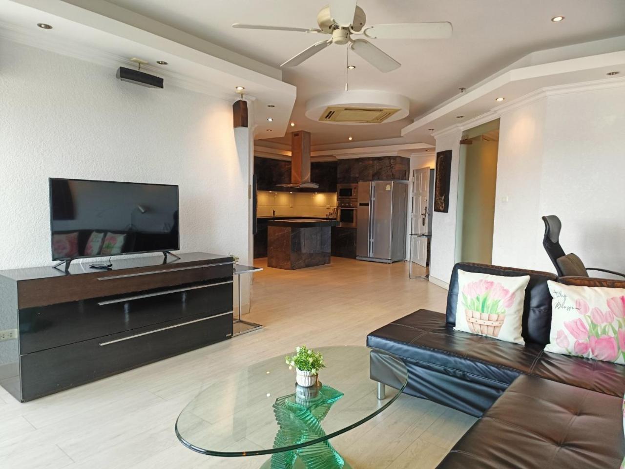 View Talay 6 Pattaya Beach Apartment By Honey Kültér fotó