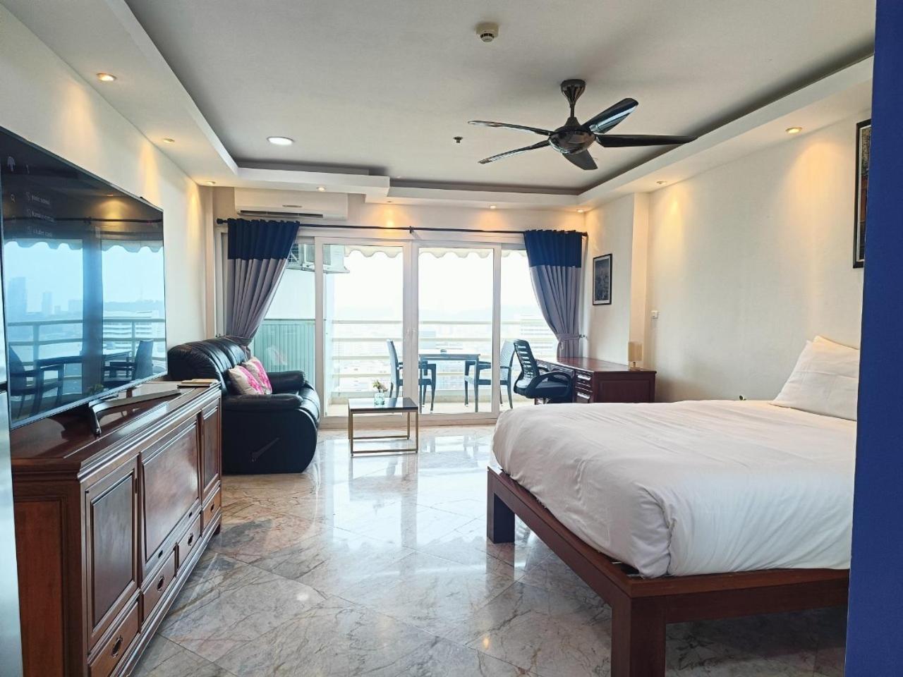 View Talay 6 Pattaya Beach Apartment By Honey Kültér fotó