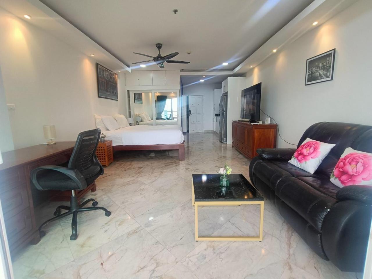 View Talay 6 Pattaya Beach Apartment By Honey Kültér fotó