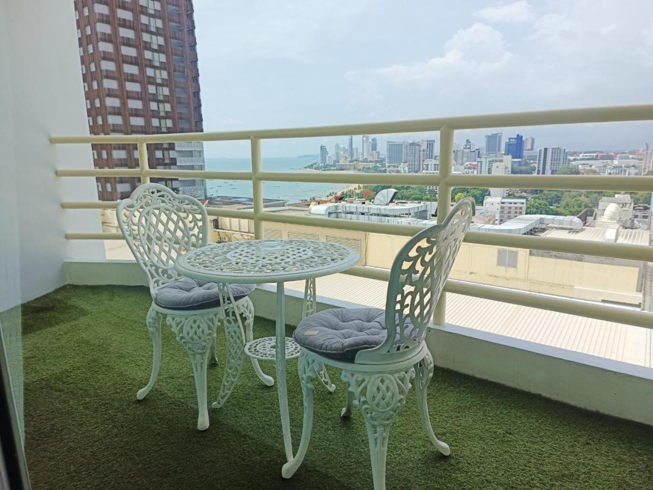 View Talay 6 Pattaya Beach Apartment By Honey Kültér fotó