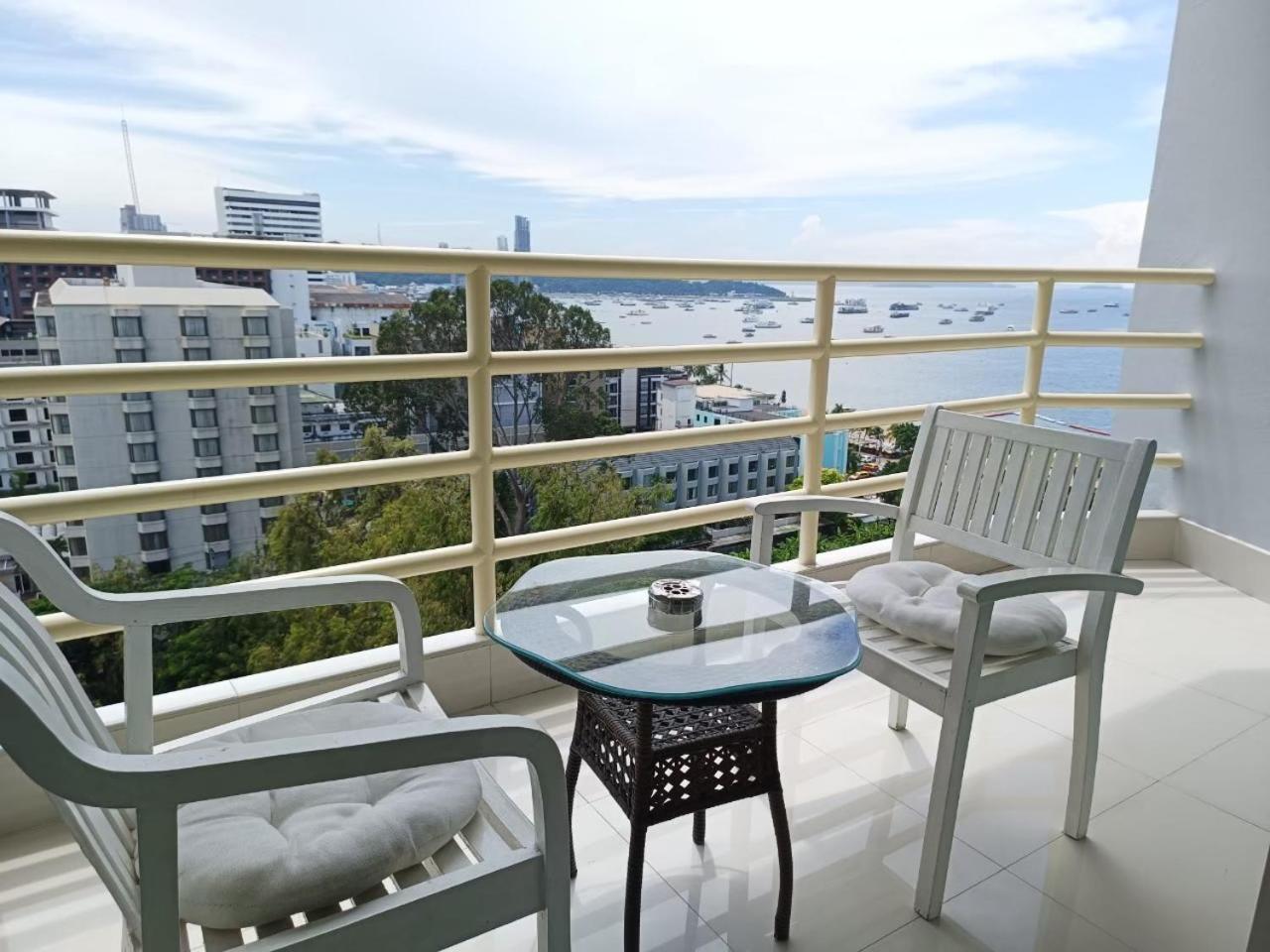 View Talay 6 Pattaya Beach Apartment By Honey Kültér fotó