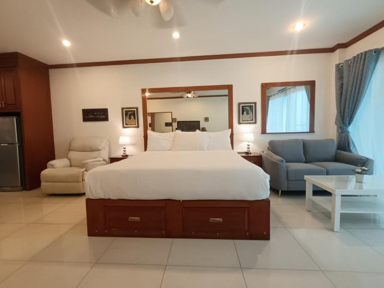 View Talay 6 Pattaya Beach Apartment By Honey Kültér fotó