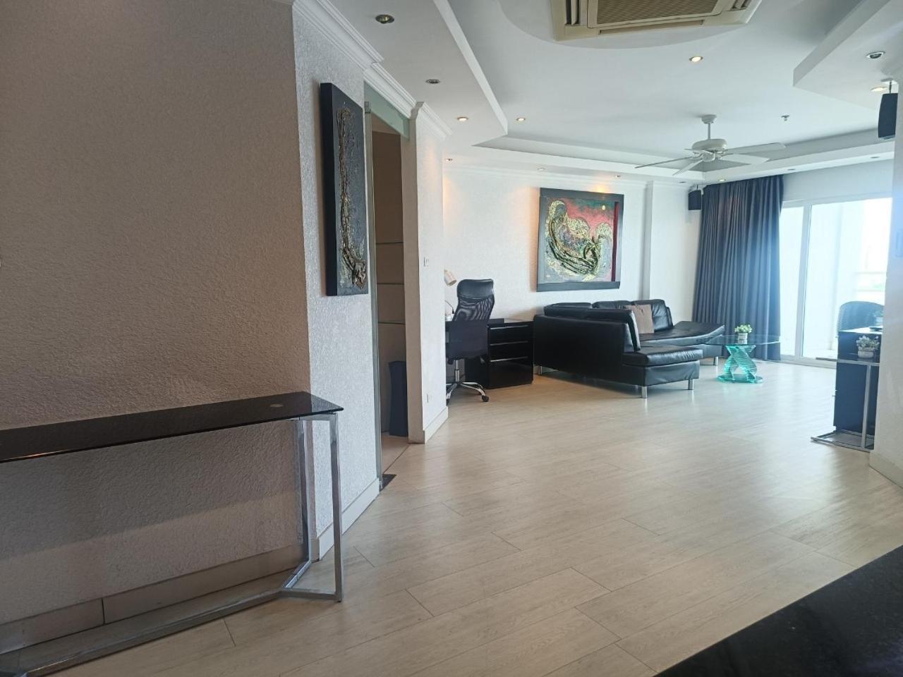 View Talay 6 Pattaya Beach Apartment By Honey Kültér fotó