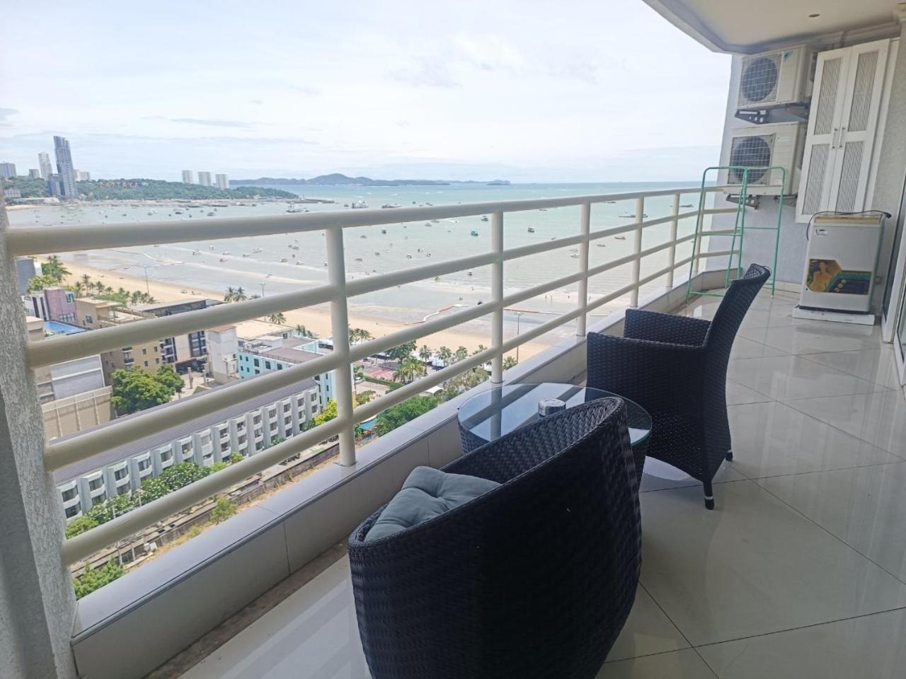 View Talay 6 Pattaya Beach Apartment By Honey Kültér fotó
