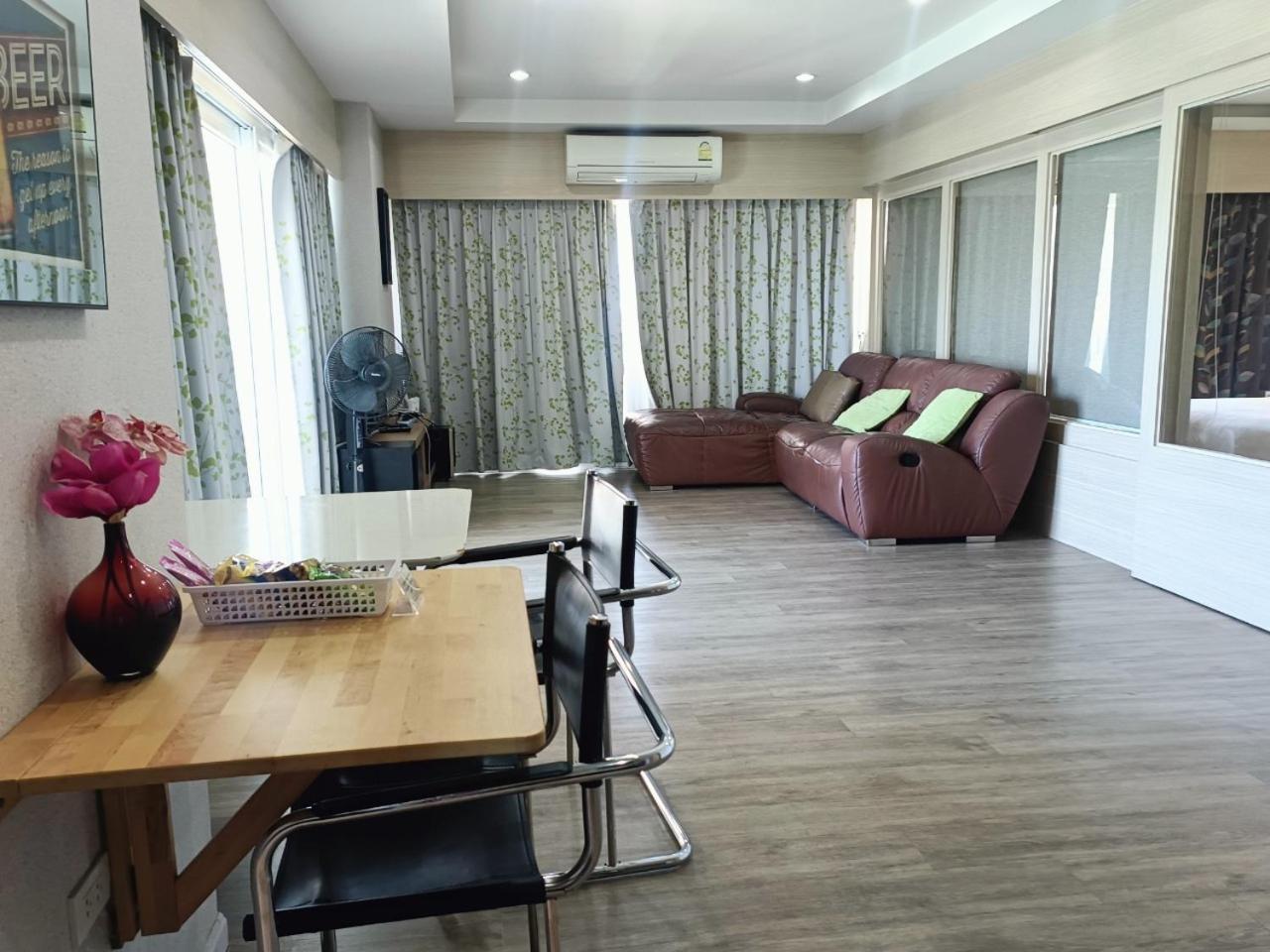 View Talay 6 Pattaya Beach Apartment By Honey Kültér fotó