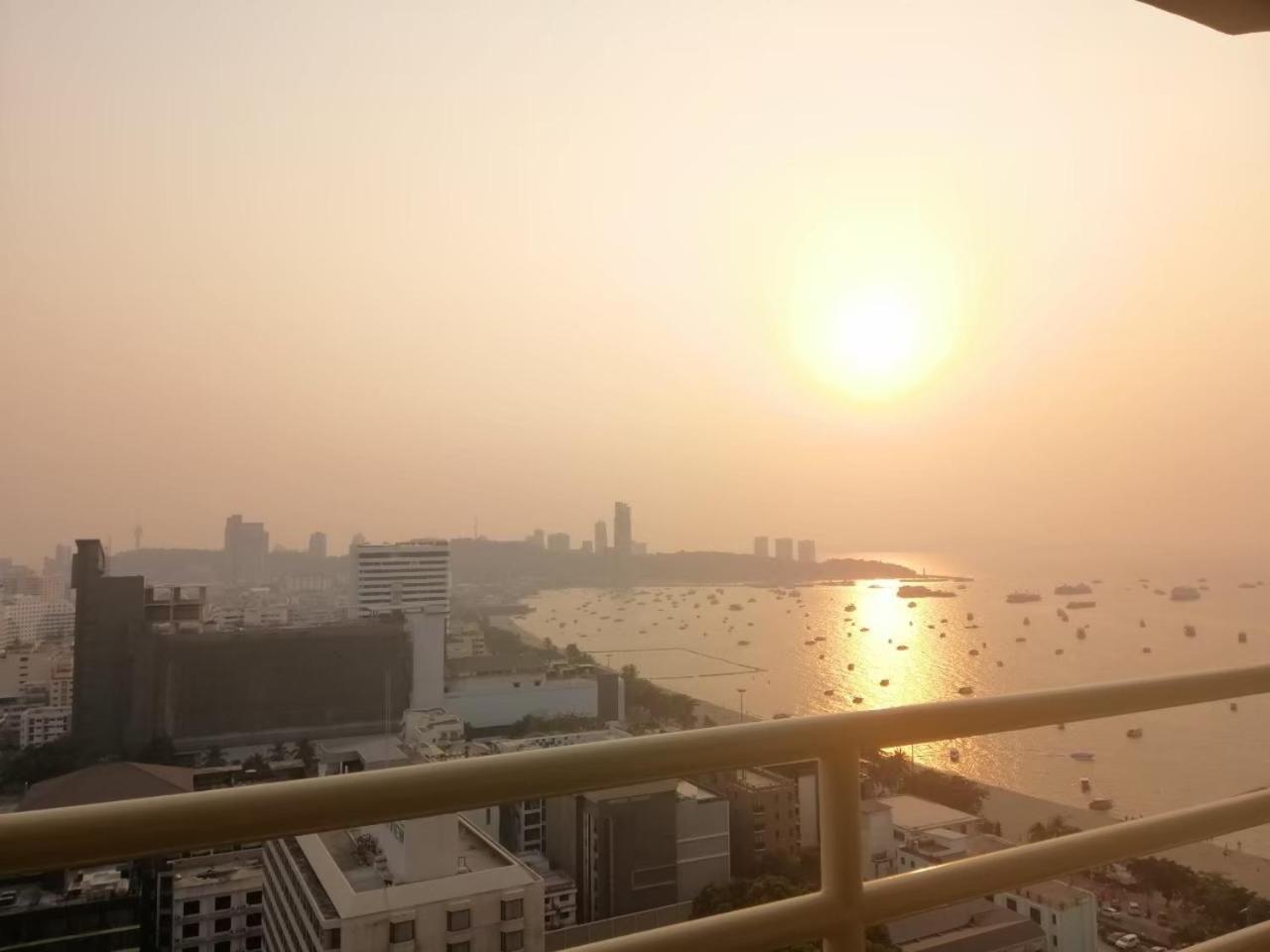 View Talay 6 Pattaya Beach Apartment By Honey Kültér fotó