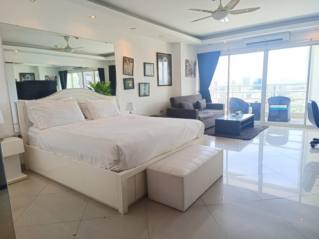 View Talay 6 Pattaya Beach Apartment By Honey Kültér fotó