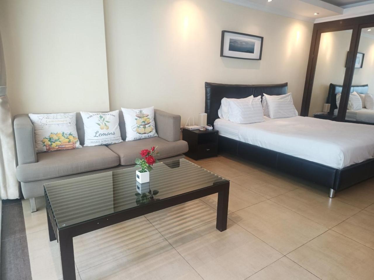 View Talay 6 Pattaya Beach Apartment By Honey Kültér fotó