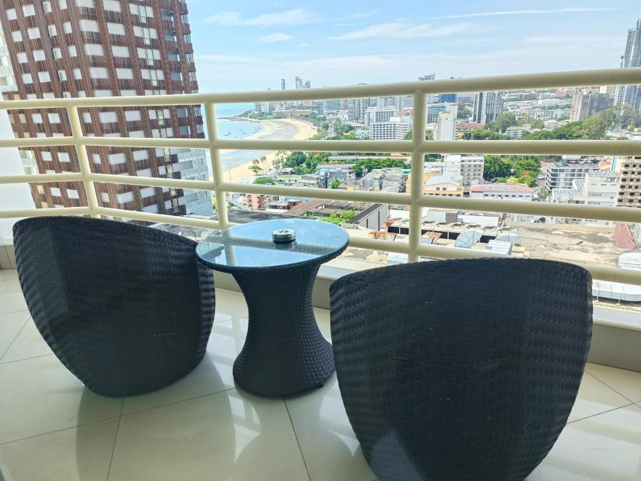 View Talay 6 Pattaya Beach Apartment By Honey Kültér fotó
