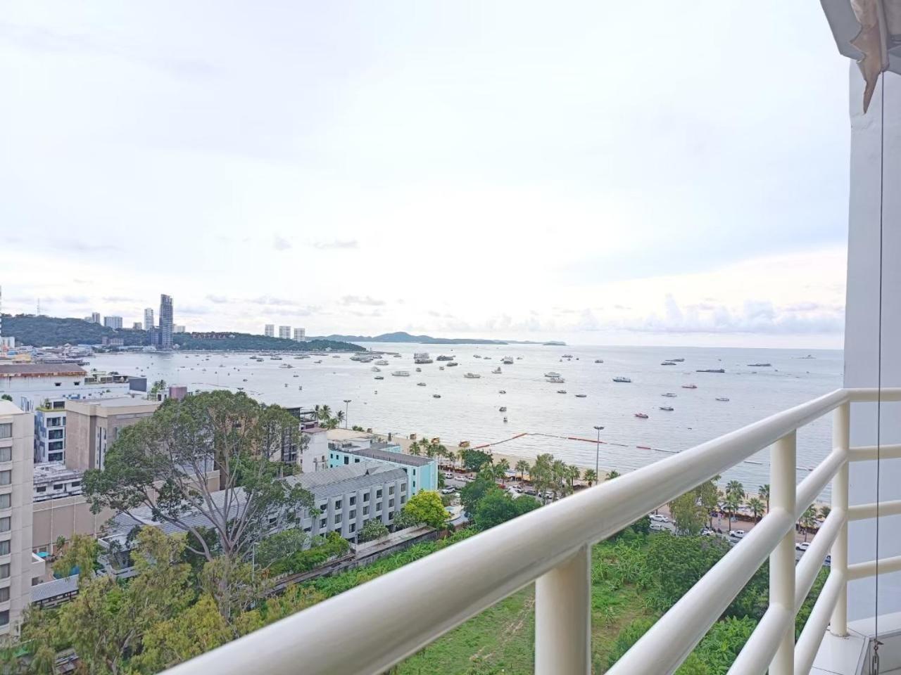 View Talay 6 Pattaya Beach Apartment By Honey Kültér fotó